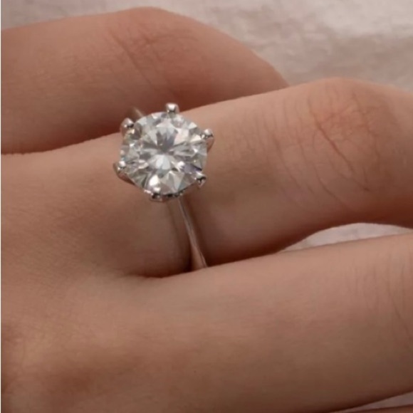Solitaire Engagement Ring 3 Ct Round Cut Cubic Zirconia - Picture 2 of 6